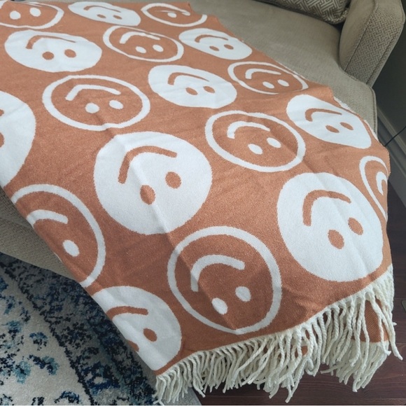 Happy Face Luxury Throw Blanket - Smiley - Picture 2 of 3